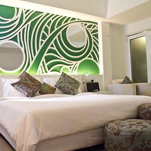City Facing Suites